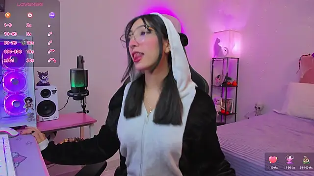 Snapshot of MarianaBranzz chatting on October 2025 09:13:02 PM MarianaBranzz online show from October 2025 09:13:02 PM