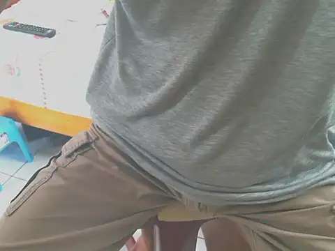 Snapshot of triangle0623 chatting on October 2025 04:24:02 AM triangle0623 online show from October 2025 04:24:02 AM