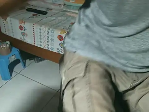 Snapshot of triangle0623 chatting on October 2025 09:41:02 AM triangle0623 online show from October 2025 09:41:02 AM