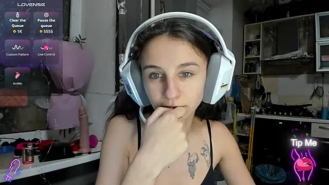  Nika Kik online show from November 2025 04:51:01 PM