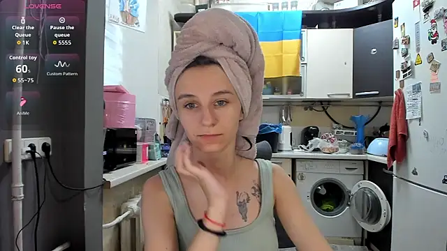 Snapshot of _Nika_Kik chatting on June 2026 04:35:01 PM Nika Kik online show from June 2026 04:35:01 PM
