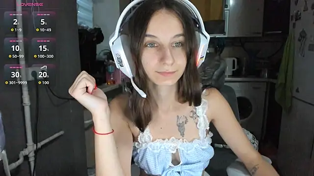 Snapshot of _Nika_Kik chatting on July 2026 04:28:02 PM Nika Kik online show from July 2026 04:28:02 PM