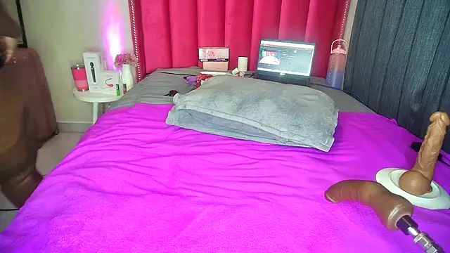 Snapshot of YummyThick_Yanaya chatting on June 2026 10:43:02 PM YummyThick Yanaya online show from June 2026 10:43:02 PM