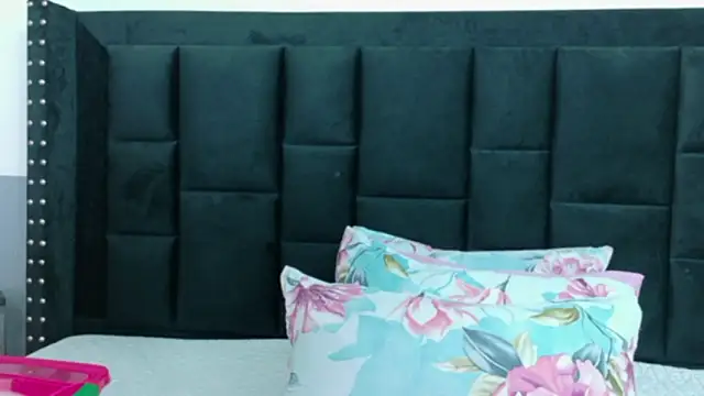 kinkyhousewifee online show from March 2026 11:50:01 AM