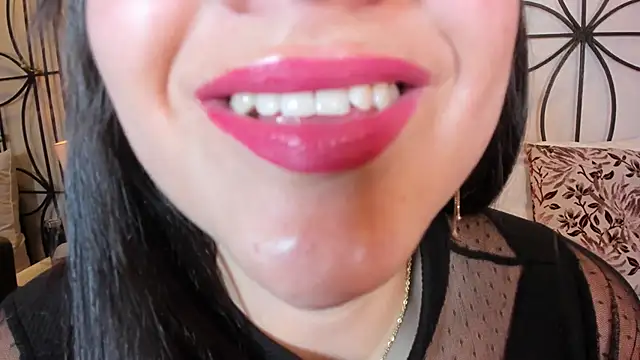 nahomi sweett online show from September 2025 11:05:02 AM