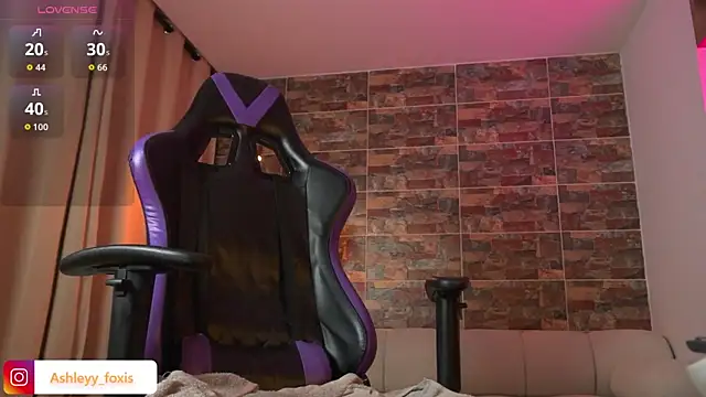 Ashleey Fox online show from November 2025 05:01:02 AM