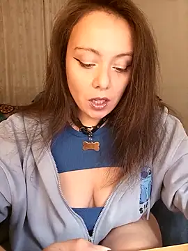 Kimiechanuwu online show from November 2025 05:06:01 PM