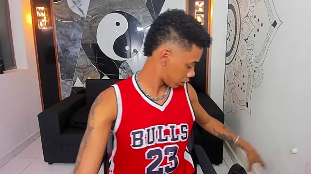 Snapshot of Hottwinkguys chatting on February 2025 11:28:02 PM Hottwinkguys online show from February 2025 11:28:02 PM