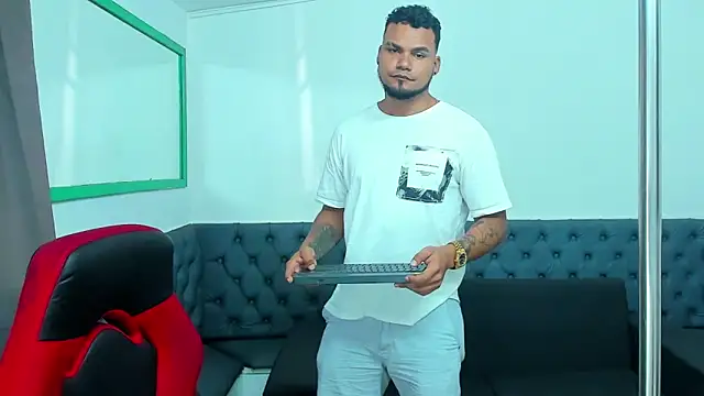 Snapshot of Hottwinkguys chatting on March 2025 01:51:01 PM Hottwinkguys online show from March 2025 01:51:01 PM