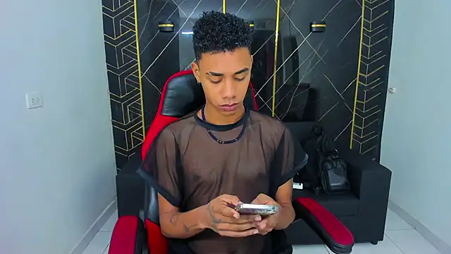 Snapshot of Hottwinkguys chatting on February 2025 11:00:01 PM Hottwinkguys online show from February 2025 11:00:01 PM