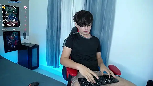 Snapshot of andyboy- chatting on December 2024 02:27:02 AM andyboy- online show from December 2024 02:27:02 AM