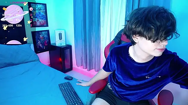 Snapshot of andyboy- chatting on March 2025 03:43:01 AM andyboy- online show from March 2025 03:43:01 AM