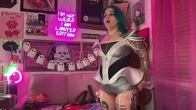 Snapshot of CherryBombBomb chatting on October 2025 05:19:02 AM CherryBombBomb online show from October 2025 05:19:02 AM