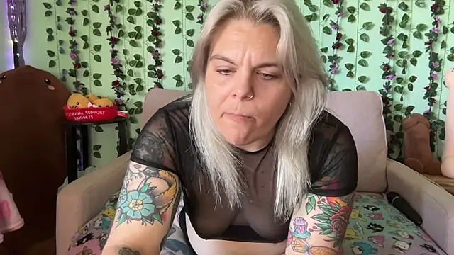 CherryBombBomb online show from June 2026 08:06:02 PM