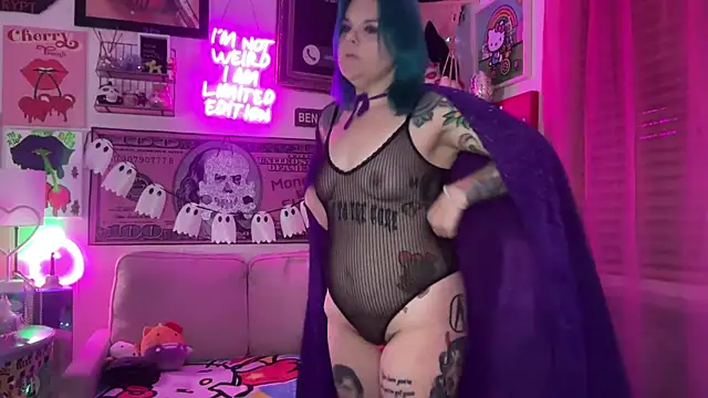 Snapshot of CherryBombBomb chatting on October 2025 04:57:02 AM CherryBombBomb online show from October 2025 04:57:02 AM