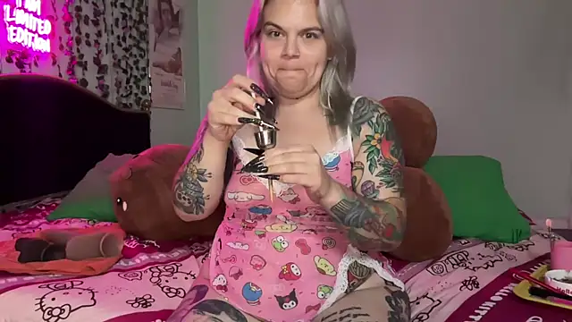 CherryBombBomb online show from June 2026 05:19:02 AM
