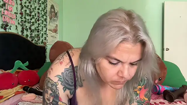 CherryBombBomb online show from June 2026 10:22:01 PM