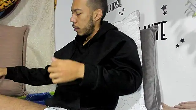 Aronxxs online show from October 2025 10:07:01 AM