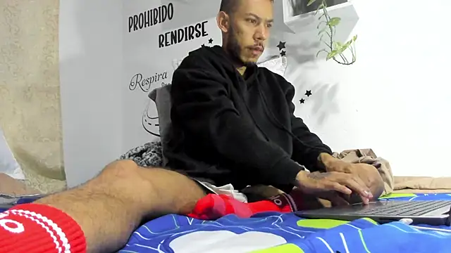 Aronxxs online show from September 2025 09:37:01 AM