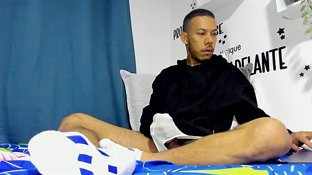 Aronxxs online show from October 2025 11:07:01 AM