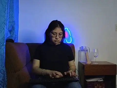 Caroll Luna online show from December 2024 04:15:02 AM