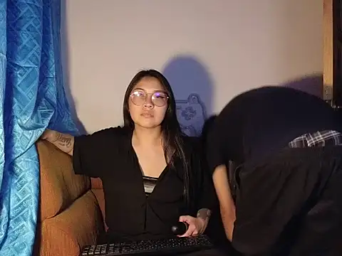 Caroll Luna online show from December 2024 04:31:01 AM