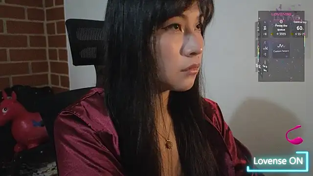 Caroll Luna online show from October 2025 02:02:01 AM