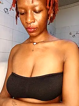 Ayrella02 online show from December 2025 01:17:01 AM