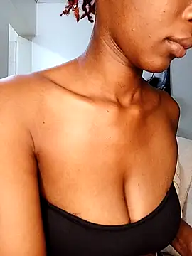 Ayrella02 online show from November 2025 11:59:01 PM