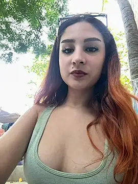 Mon Cherry online show from December 2025 01:39:01 PM