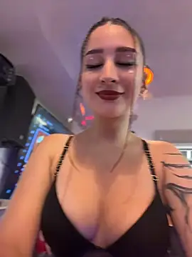 Snapshot of Mon_Cherry chatting on April 2026 01:23:02 AM Mon Cherry online show from April 2026 01:23:02 AM