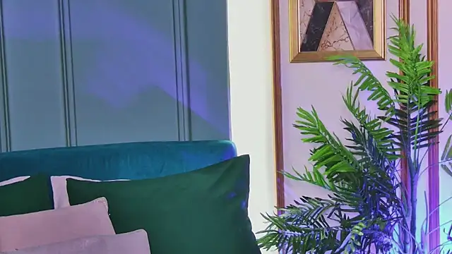 LunaWills  online show from February 2026 05:15:01 AM