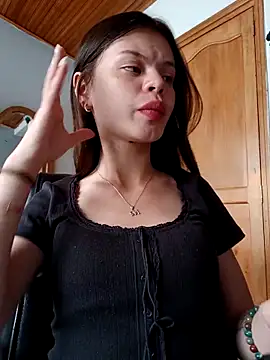 Snapshot of Violeta_12- chatting on May 2026 09:55:01 PM Violeta 12- online show from May 2026 09:55:01 PM