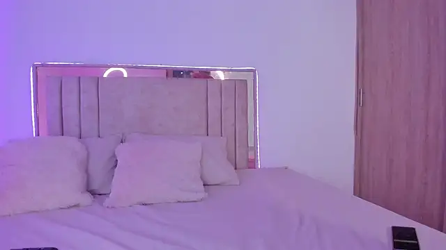 Deiisy Queen online show from November 2025 07:35:01 PM