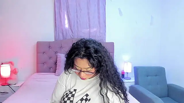 Snapshot of Latinabombsheell chatting on February 2026 08:09:01 PM Latinabombsheell online show from February 2026 08:09:01 PM