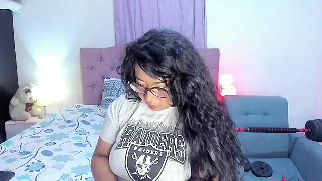 Latinabombsheell online show from June 2026 06:01:01 AM