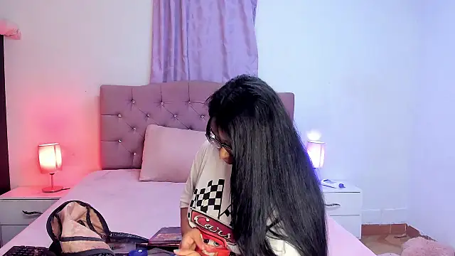 Latinabombsheell online show from September 2025 05:57:01 AM