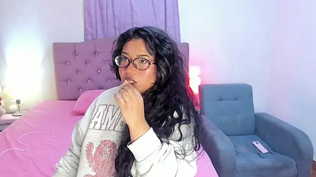 Latinabombsheell online show from July 2026 05:23:02 PM