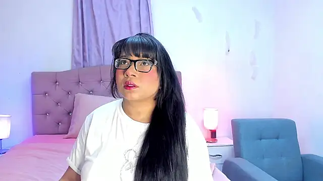 Snapshot of Latinabombsheell chatting on December 2025 06:35:02 AM Latinabombsheell online show from December 2025 06:35:02 AM