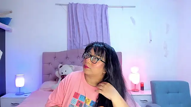 Snapshot of Latinabombsheell chatting on December 2025 02:35:02 AM Latinabombsheell online show from December 2025 02:35:02 AM