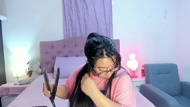 Latinabombsheell online show from March 2026 07:19:02 PM