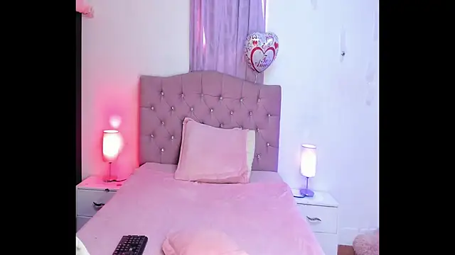 Snapshot of Latinabombsheell chatting on October 2025 07:12:01 PM Latinabombsheell online show from October 2025 07:12:01 PM