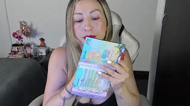 Andreina Suann online show from November 2025 11:43:02 AM