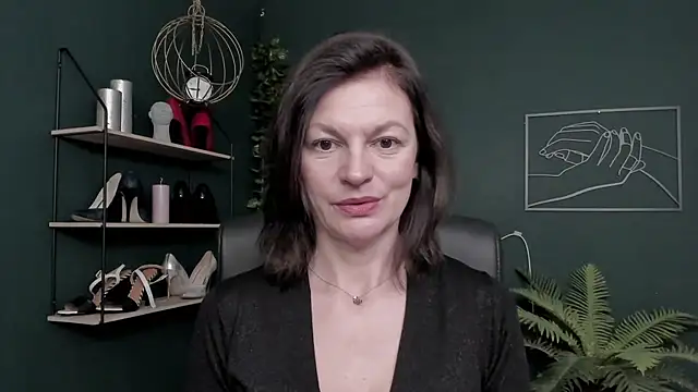 Snapshot of VivianWILD chatting on December 2025 07:01:01 AM VivianWILD online show from December 2025 07:01:01 AM