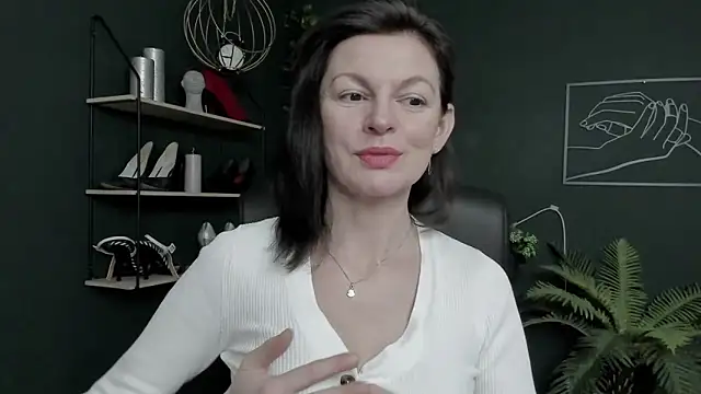 Snapshot of VivianWILD chatting on February 2026 07:41:02 AM VivianWILD online show from February 2026 07:41:02 AM