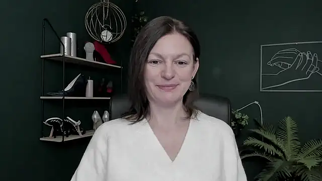 Snapshot of VivianWILD chatting on February 2026 07:16:02 AM VivianWILD online show from February 2026 07:16:02 AM