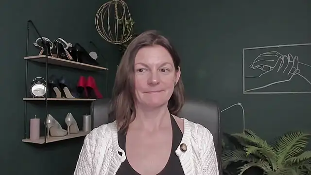 VivianWILD online show from November 2025 07:41:02 PM