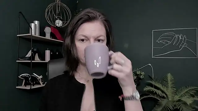 Snapshot of VivianWILD chatting on January 2026 07:01:01 AM VivianWILD online show from January 2026 07:01:01 AM