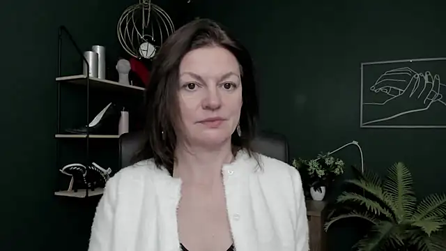 Snapshot of VivianWILD chatting on February 2026 07:51:02 AM VivianWILD online show from February 2026 07:51:02 AM