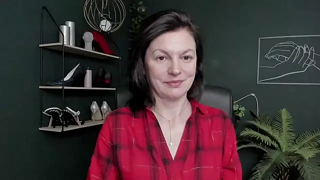 Snapshot of VivianWILD chatting on February 2026 07:42:01 AM VivianWILD online show from February 2026 07:42:01 AM